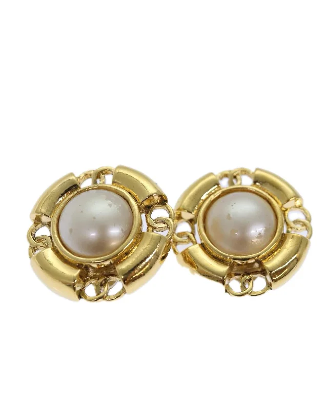 Coco Mark Pearl Earring with Gold Metal and CC Auth Design