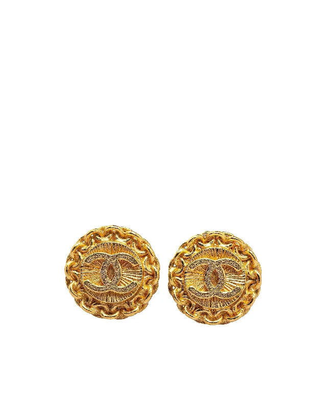 Chanel CC Logo Chain Earrings in Gold