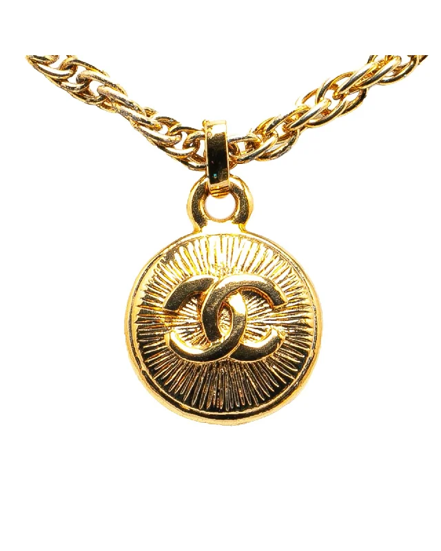 Gold Plated Round Pendant Necklace with Spring Ring Closure